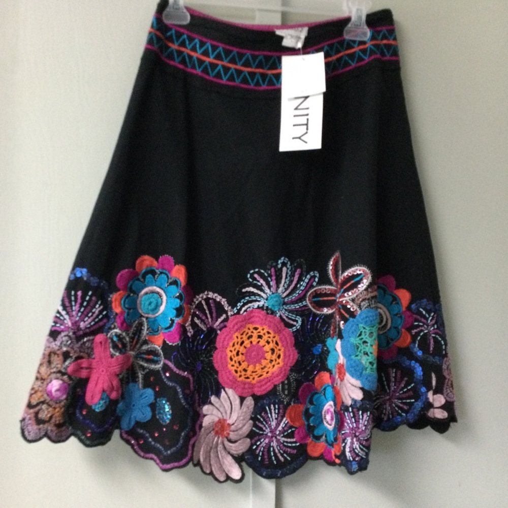 New vanity collection skirt Size 2 Black Embroidery Multicolor Zip Lined Cotton